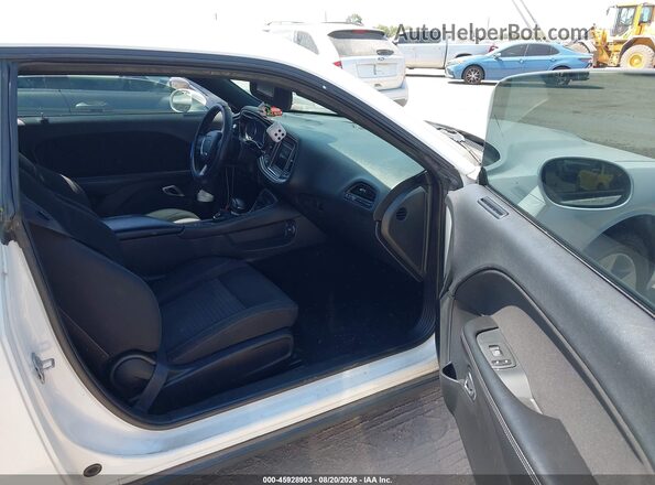 2C3CDZAG2KH686269 2019 DODGE CHALLENGER White Front interior view