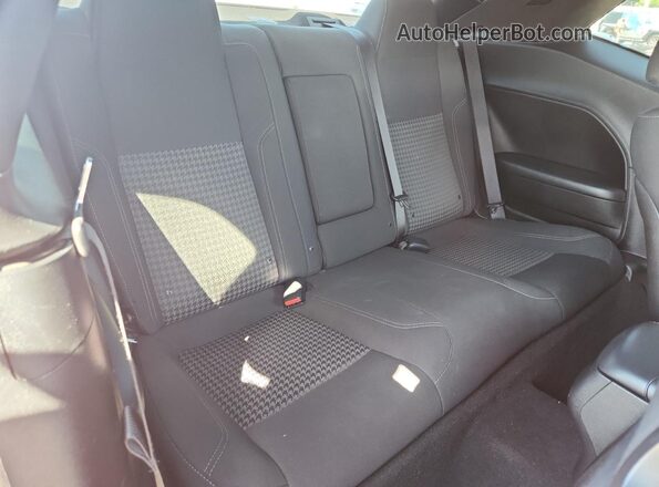 2C3CDZAG3KH606722 2019 DODGE CHALLENGER Red Vista de los asientos traseros