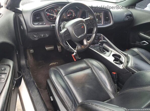 2C3CDZAG4JH334308 2018 DODGE CHALLENGER Белый Вид панели приборов