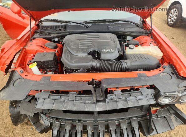 2C3CDZAG4JH339069 2018 DODGE CHALLENGER Orange Widok wnętrza z tyłu