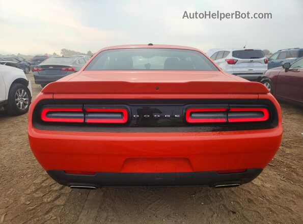 2C3CDZAG4JH339069 2018 DODGE CHALLENGER Orange Widok z tyłu
