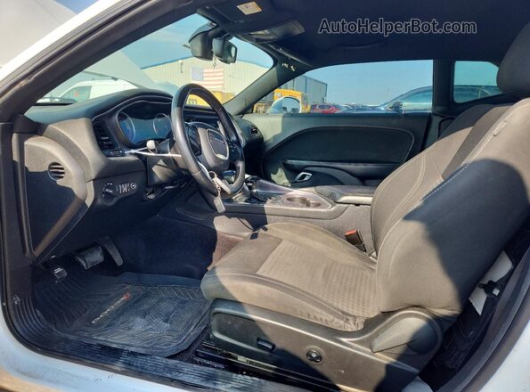 2C3CDZAG5GH284091 2016 DODGE CHALLENGER White Widok wnętrza z przodu
