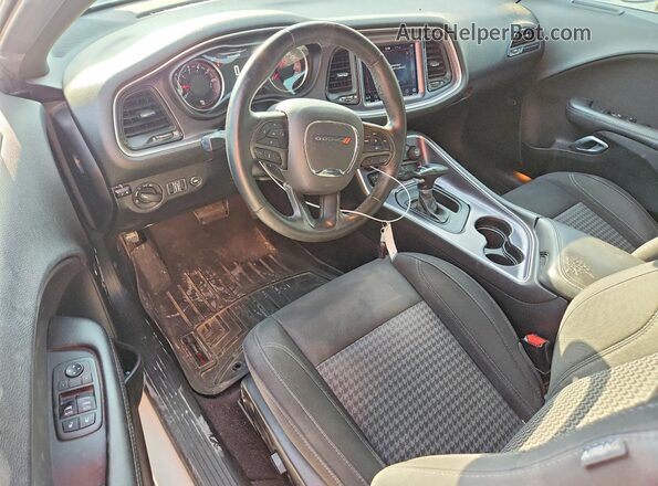 2C3CDZAG5JH305335 2018 DODGE CHALLENGER White Widok deski rozdzielczej