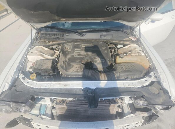 2C3CDZAG5JH305335 2018 DODGE CHALLENGER White Widok wnętrza z tyłu