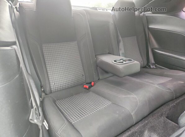 2C3CDZAG6JH228295 2018 DODGE CHALLENGER White Vista de los asientos traseros