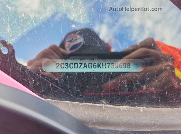 2C3CDZAG6KH739698 2019 DODGE CHALLENGER Red ძრავის განყოფილების ხედი