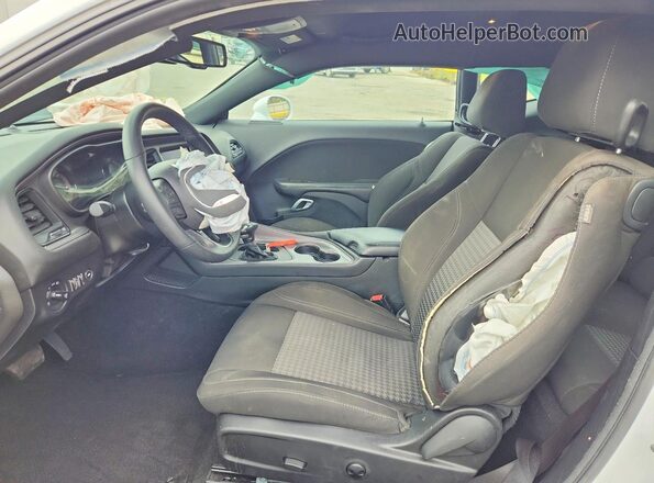 2C3CDZAG6PH570841 2023 DODGE CHALLENGER White Vista interior delantera