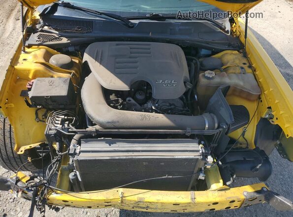 2C3CDZAG7HH636430 2017 DODGE CHALLENGER Yellow Սալոնի հետևի տեսք