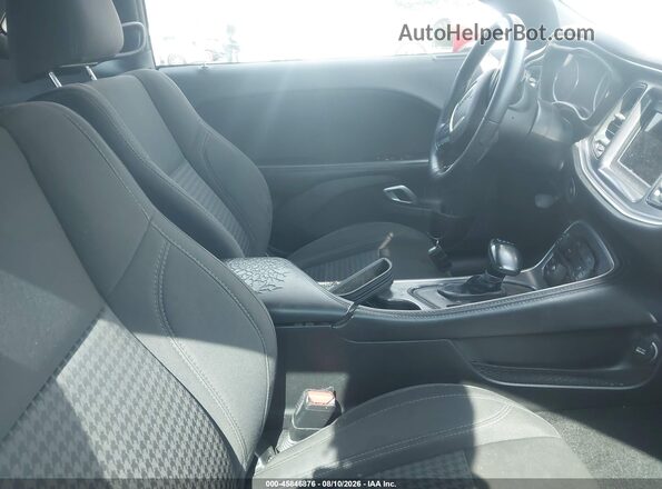 2C3CDZAG7JH152974 2018 DODGE CHALLENGER Красный Вид салона спереди