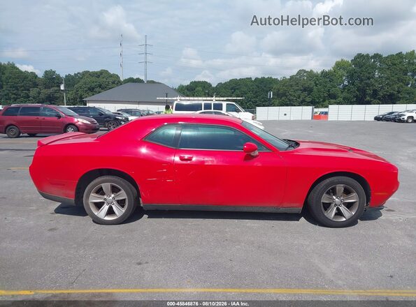2C3CDZAG7JH152974 2018 DODGE CHALLENGER Красный Вид задней части салона