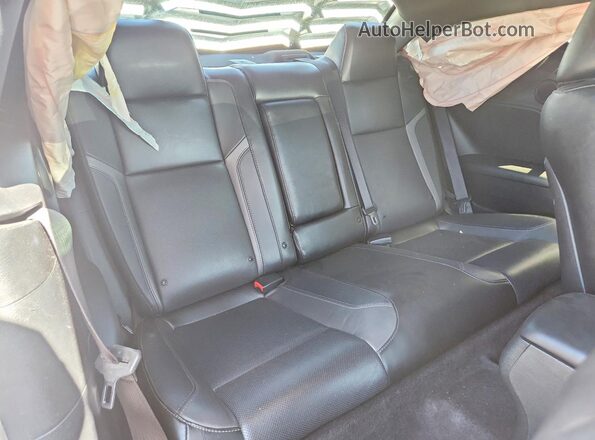 2C3CDZAG7JH259393 2018 DODGE CHALLENGER White Հետևի նստատեղերի տեսք