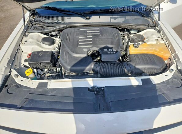 2C3CDZAG8JH246426 2018 DODGE CHALLENGER White Սալոնի հետևի տեսք