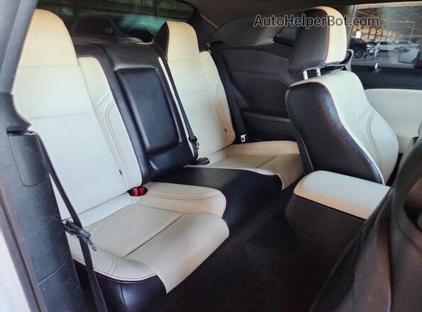2C3CDZAG9GH202525 2016 DODGE CHALLENGER White უკანა სავარძლების ხედი