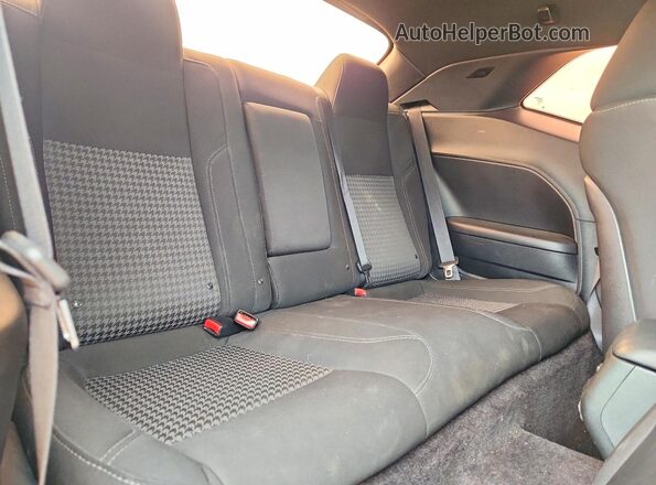 2C3CDZAG9JH317777 2018 DODGE CHALLENGER Silver უკანა სავარძლების ხედი