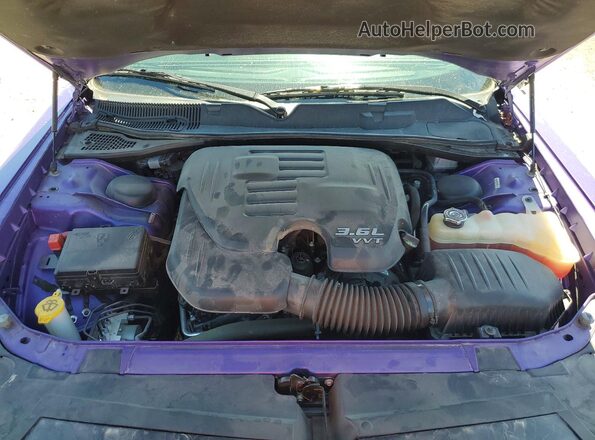2C3CDZAG9KH558028 2019 DODGE CHALLENGER Purple Widok wnętrza z tyłu