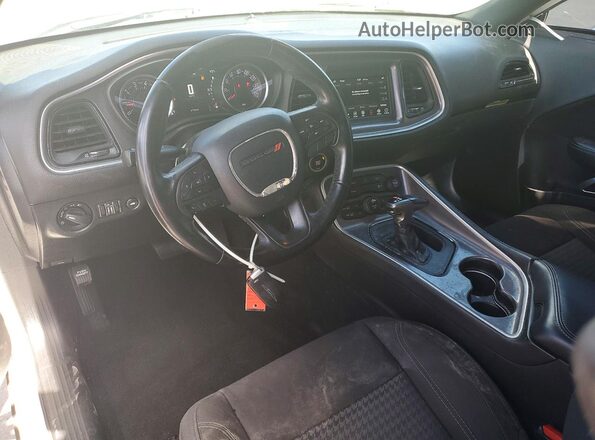 2C3CDZAG9KH752400 2019 DODGE CHALLENGER Белый Вид панели приборов
