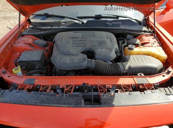 2C3CDZAGXHH659295 2017 DODGE CHALLENGER Оранжевый Вид задней части салона