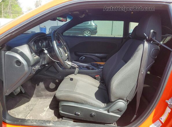 2C3CDZAGXHH659295 2017 DODGE CHALLENGER Оранжевый Вид салона спереди