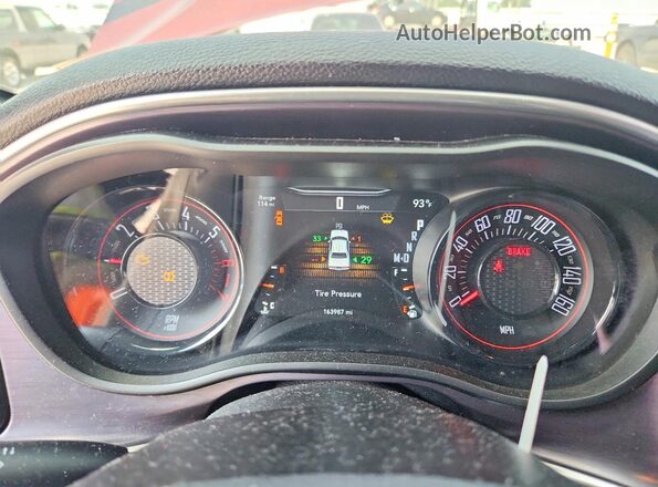 2C3CDZBT1JH128066 2018 DODGE CHALLENGER Burgundy Widok zestawu wskaźników
