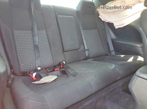 2C3CDZBT2JH199552 2018 DODGE CHALLENGER Red Vista de los asientos traseros