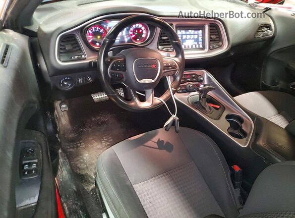 2C3CDZBT3KH530365 2019 DODGE CHALLENGER Красный Вид панели приборов