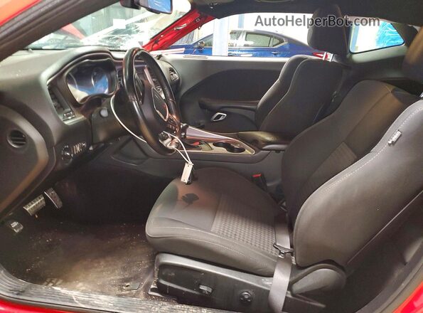 2C3CDZBT3KH530365 2019 DODGE CHALLENGER Красный Вид салона спереди