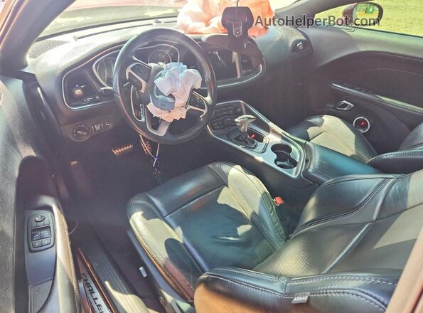 2C3CDZBT5JH259985 2018 DODGE CHALLENGER Maroon Dashboard view