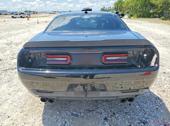 2C3CDZBT6JH199828 2018 DODGE CHALLENGER Black Widok z tyłu
