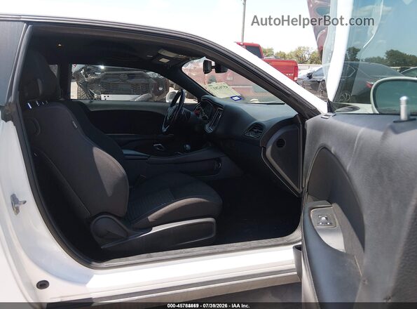 2C3CDZBT7KH660505 2019 DODGE CHALLENGER White Widok wnętrza z przodu