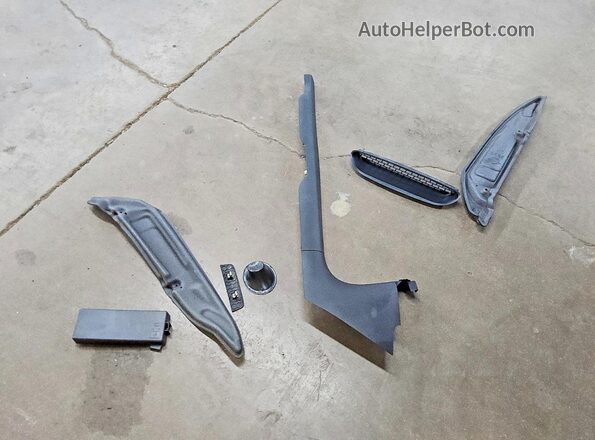 2C3CDZBT7PH570455 2023 DODGE CHALLENGER Gray Vista del compartimento del motor