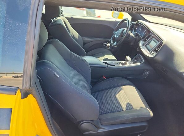 2C3CDZBT8HH509360 2017 DODGE CHALLENGER Yellow Հետևի նստատեղերի տեսք