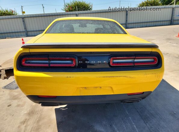 2C3CDZBT8HH509360 2017 DODGE CHALLENGER Yellow Հետևի տեսք