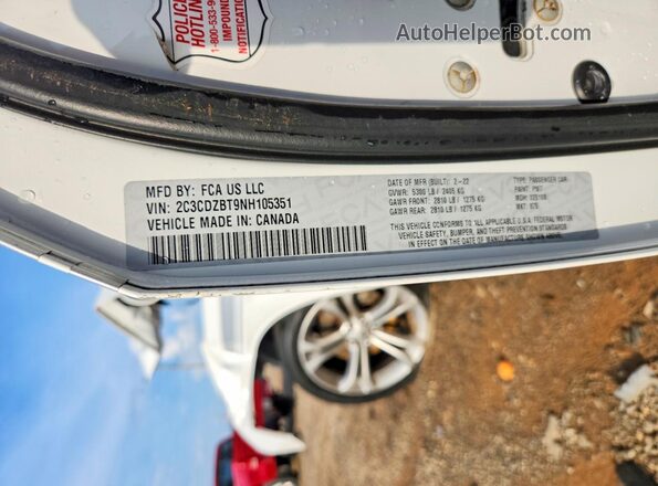 2C3CDZBT9NH105351 2022 DODGE CHALLENGER White Vista del compartimento del motor