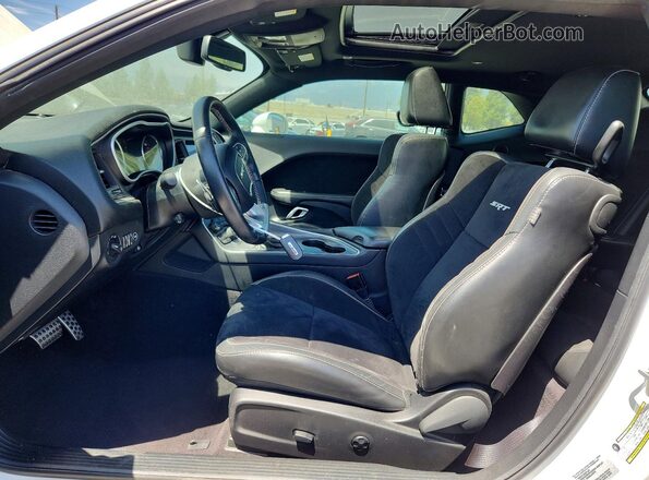 2C3CDZDJ8HH594793 2017 DODGE CHALLENGER White Vista interior delantera