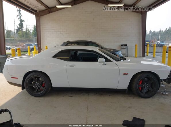 2C3CDZDJXGH275197 2016 DODGE CHALLENGER White უკანა სალონის ხედი