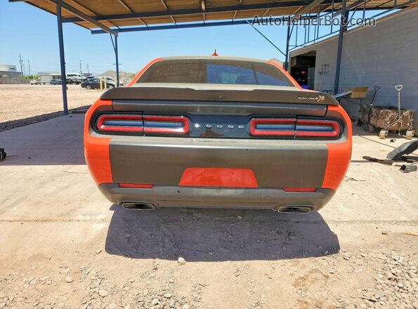 2C3CDZFJ0NH175426 2022 DODGE CHALLENGER Оранжевый Вид сзади
