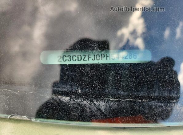 2C3CDZFJ0PH544286 2023 DODGE CHALLENGER Green Vista del compartimento del motor