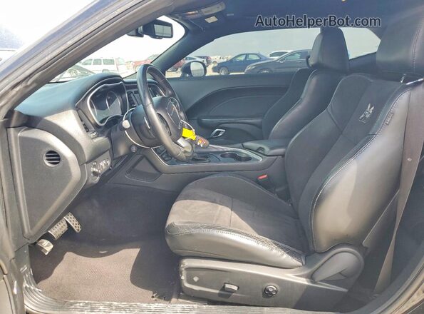 2C3CDZFJ1JH131252 2018 DODGE CHALLENGER Черный Вид салона спереди