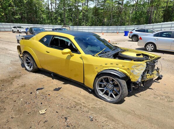 2C3CDZFJ1LH235694 2020 DODGE CHALLENGER Gold Front right