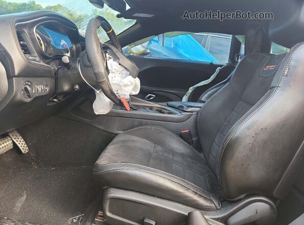 2C3CDZFJ1LH235694 2020 DODGE CHALLENGER Gold Front interior view