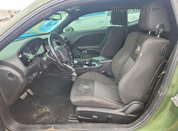 2C3CDZFJ2MH676672 2021 DODGE CHALLENGER Зеленый Вид салона спереди