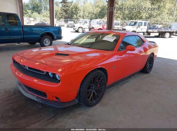2C3CDZFJ3JH310439 2018 DODGE CHALLENGER Оранжевый Передняя левая четверть