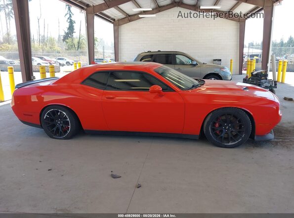 2C3CDZFJ3JH310439 2018 DODGE CHALLENGER Оранжевый Вид задней части салона