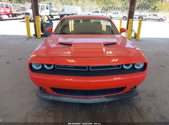 2C3CDZFJ3JH310439 2018 DODGE CHALLENGER Оранжевый Вид щитка приборов