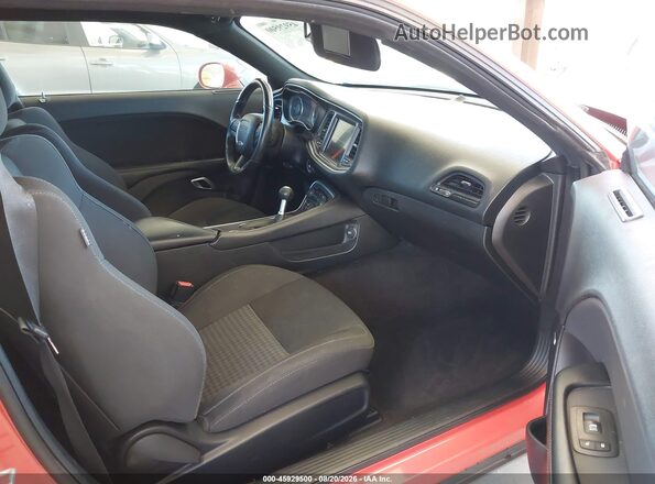 2C3CDZFJ3JH310439 2018 DODGE CHALLENGER Оранжевый Вид салона спереди