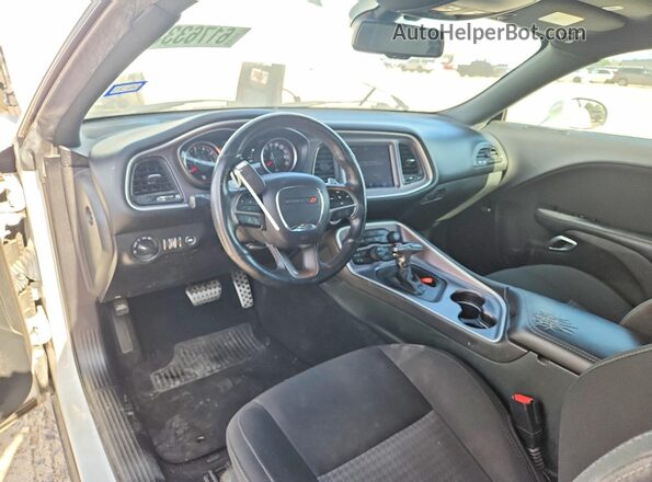 2C3CDZFJ3KH624867 2019 DODGE CHALLENGER White Widok zestawu wskaźników