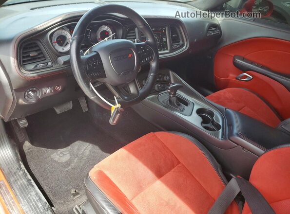 2C3CDZFJ4MH614271 2021 DODGE CHALLENGER Красный Вид панели приборов