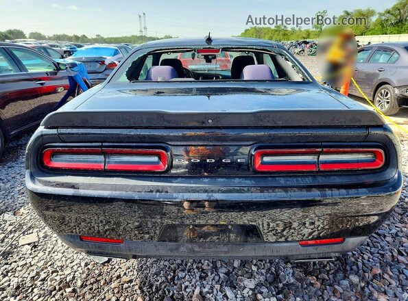 2C3CDZFJ7JH246180 2018 DODGE CHALLENGER Black უკანა ხედი