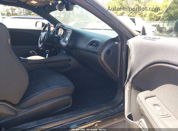 2C3CDZFJ8GH255527 2016 DODGE CHALLENGER Черный Вид салона спереди