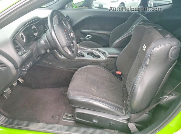 2C3CDZFJ8HH584729 2017 DODGE CHALLENGER Green Front interior view